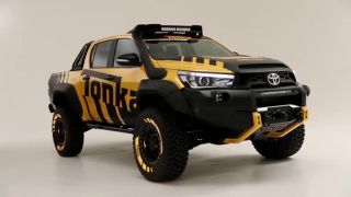 TOYOTA HILUX upravená na naše cesty ; - )