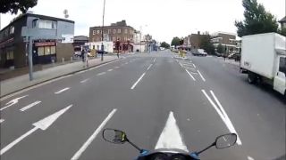 Podbehol motorkárovi pod koleso