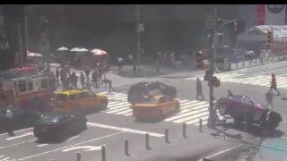 Auto vrazilo do chodcov na Times square!