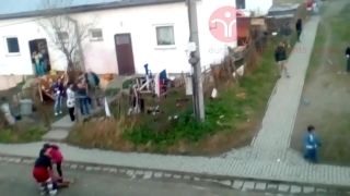 Polícia zasahuje proti Rómom obuškami (Slovensko)