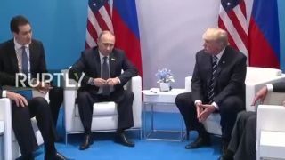 Trump sa prvý krát stretol s Putinom