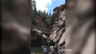 Skočila "pupkáča" z výšky 25 m (Colorado Springs)