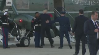 Donald Trump bojuje so silnými vetrami