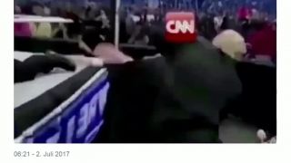 Trump fyzicky napadol redaktora CNN
