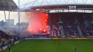 Fanúškovia Lechu Poznaň poriadne zakúrili v Utrechte