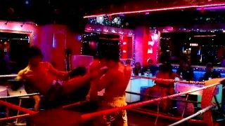 Thajský box - Bangkok - bordel na hodinu prerobený na ring
