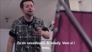 Bábätko s pištoľou