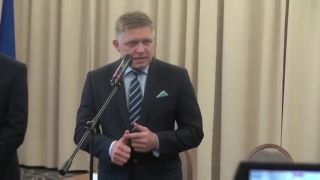 Fico pri podpise dodatku ku koaličnej zmluve