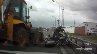 Motorkár vs JCB-čko (Rusko)