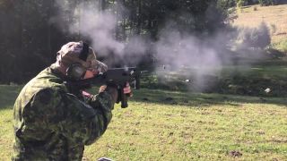 Skúška spoľahlivosti samopalu Stribog (Grand Power)