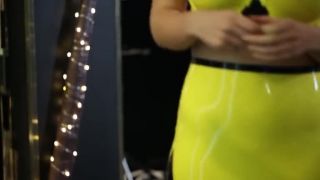 Ženy prvý krát vyskúšali latex na vlastnom tele.