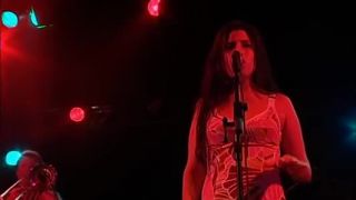 Amy Winehouse v roku 2004