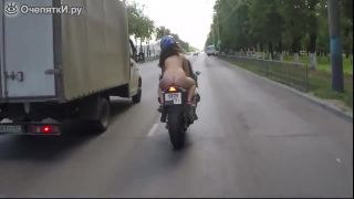 Na tejto motorke vás nikto neprehliadne! (Rusko)