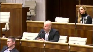 Mazurek o zvyšovanie platov poslancom