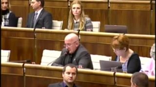 Mizík o zvyšovanie platov poslancom