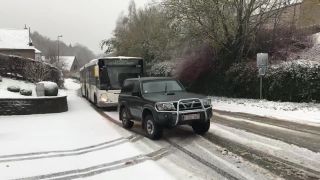 Kľud, autobus odtiahne môj Nissan! (Belgicko)