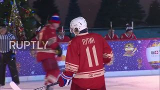 Putin opäť ukázal svoje hokejové umenie v zápase pod holým