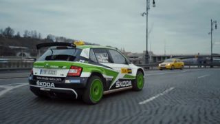 ŠKODA Motorsport nadeľuje svojim fanúšikom: TAXI,TAXI,R5!