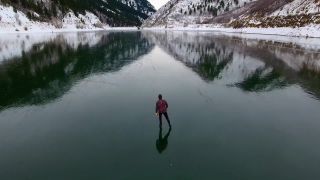 Zamrznutá priehrada Pineview Dam (Utah, USA)