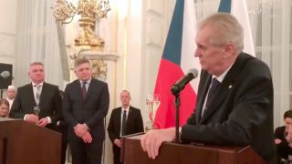 Súdruh Zeman a jeho (proti)slovenská roztlieskávačka