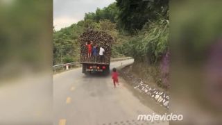 Deťom zachutila cukrová trstina (Vietnam)