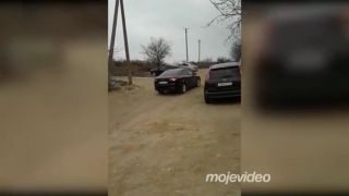Chcel počuť zvuk motora za jazdy z bezprostrednej blízkosti