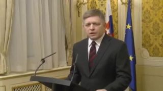 Fico naznačuje, že za prezidentovým prejavom je Soros.