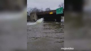 Po ceste prejdete len na vodnom skútri! (USA)