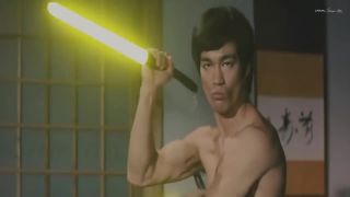Keby mal Bruce Lee k dispozícii svetelné nunčaky