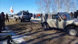 Lada Niva vs. Land Cruiser