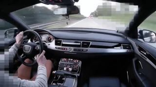 Audi A8 vs motorka