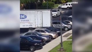 Tvárme sa, že sa nič nestalo! (USA)