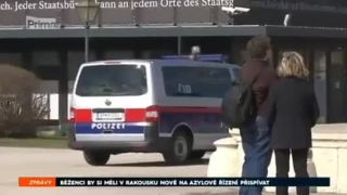 Běženci by si měli v Rakousku nově na azylové řízení přispívat