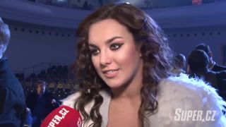 Ewa Farna ukázala dekolt
