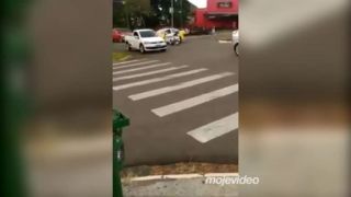 Ako motorkár vyškolil policajtov na kruhovom objazde