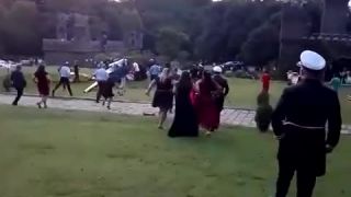 Vrtuľník nesúci nevestu priu pristávaní havaruje