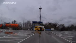 Pomáhali všetci naokolo! (Rusko)