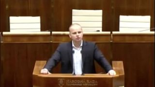 Milan Mazurek kritizuje uvoľňovanie azylovej politiky