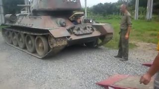 Starý Tekov T 34 sa vracia domov.