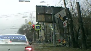 Keď ťa netrafí auto, tak billboard (Rusko)