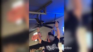 Chyť mi pivo, vyriešim ten problém na ventilátore!