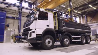 Volvo FMX - extrémny záťažový test s 2 tonami