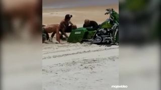 Harley a piesočná pláž nejdú dokopy