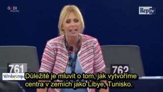 Italská europoslankyně Alessandra Mussolini se opřela do kolegů