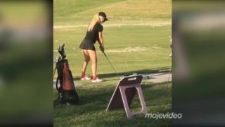 Zlatokopka rozhadzuje svoje siete na golfovom ihrisku