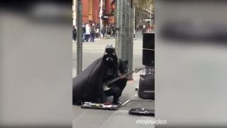 Darth Vader zbiera peniaze na novú "hviezdu smrti"