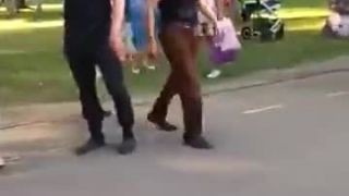 Ty tadiaľto neprejdeš!