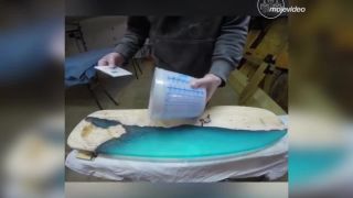 Longboard za 950 USD (kombinácia starého dreva a živice)