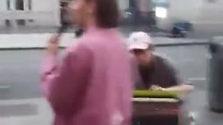 Pondelok rano na hlavnej ulici v Dubline.