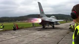 Test motora F16 - 11 litrov za sekundu